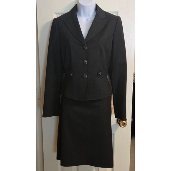 Tahari Arthur S Levine Skirt Suit Women's Size 4 Dark Gray - Picture 1 of 16